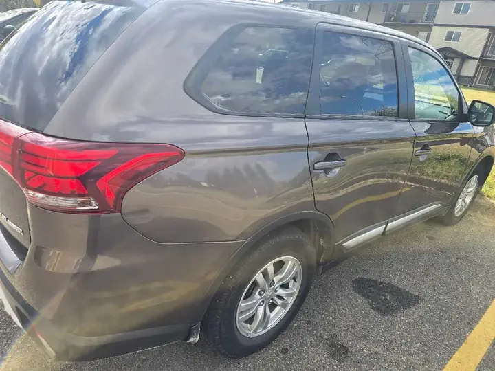 Mitsubishi Outlander 2018 photo 3