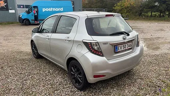 Toyota Yaris 2012 photo 2