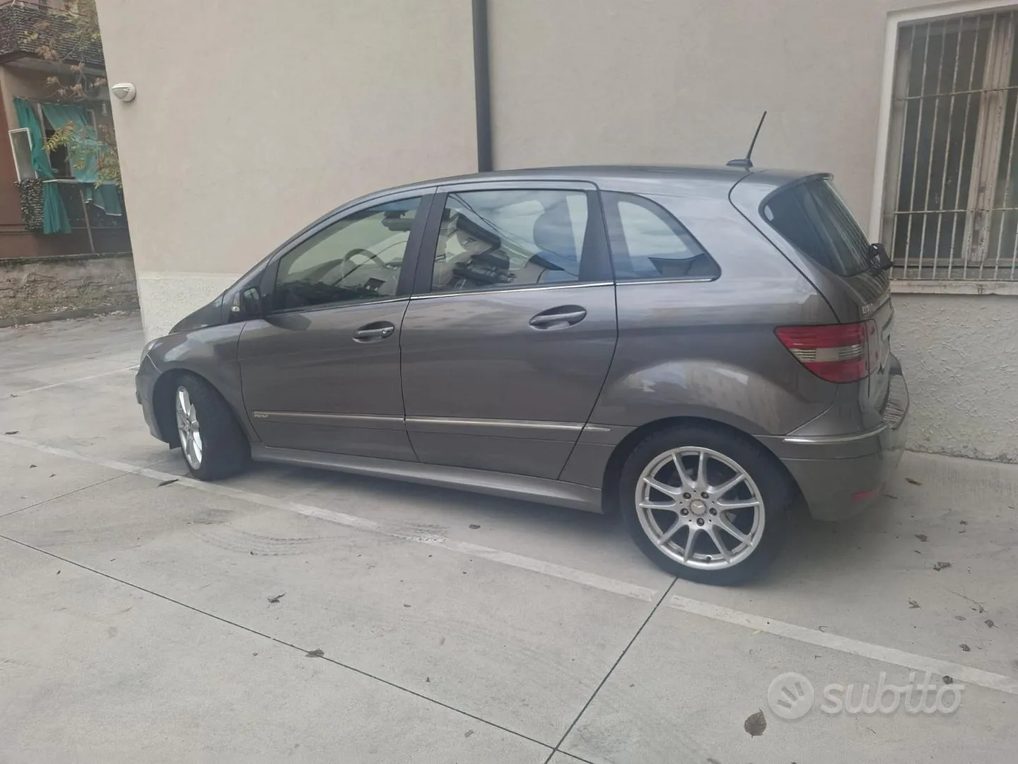 Mercedes-Benz B-Class 2010 photo 3