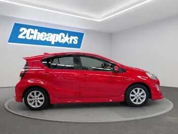 Toyota Aqua 2015 photo 5