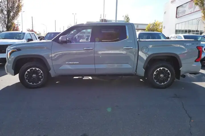 Toyota Tundra 2023 photo 2