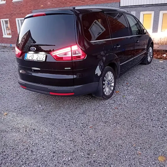 Ford Galaxy 2011 photo 5