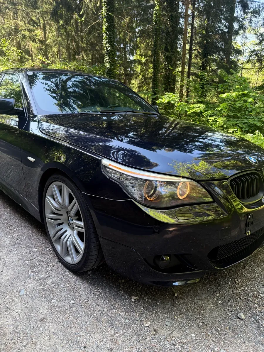 BMW 5 Series 2009 photo 2