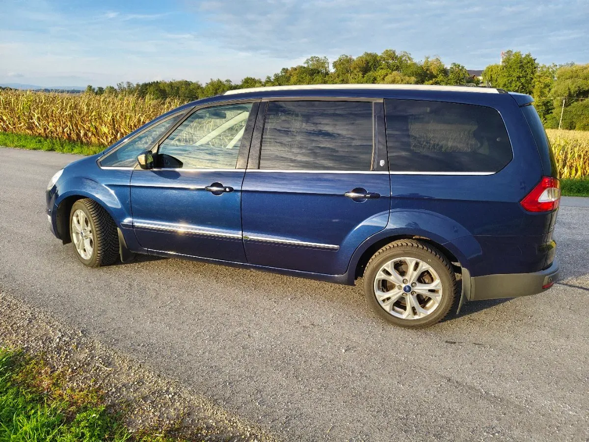 Ford Galaxy 2010 photo 3