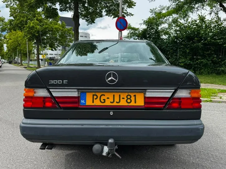 Mercedes-Benz 200-Serie 1988 photo 3