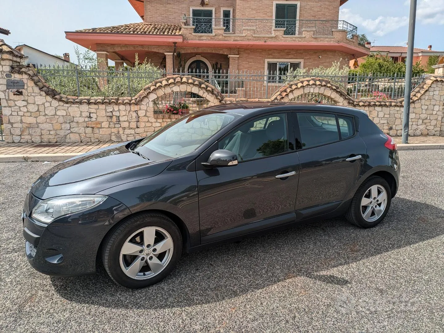 Renault Megane 2010 photo 2