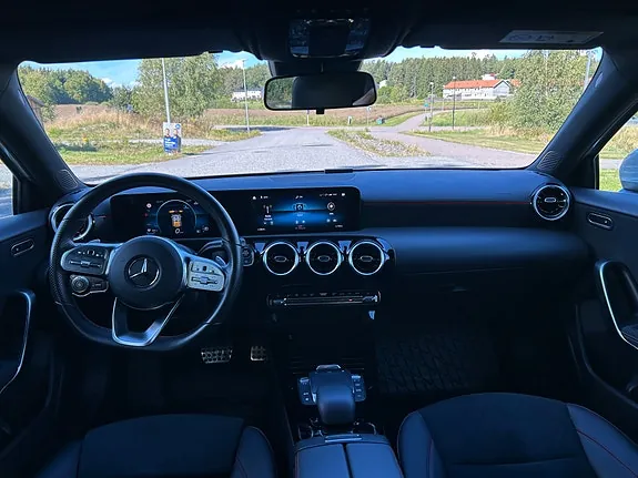 Mercedes-Benz A180 2023 photo 5