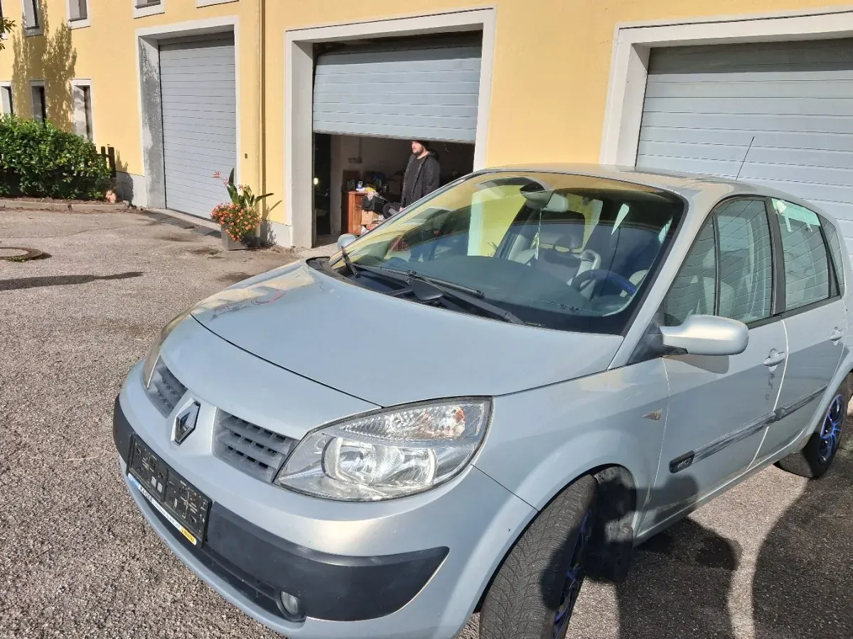 Renault Scenic 2004 photo 2