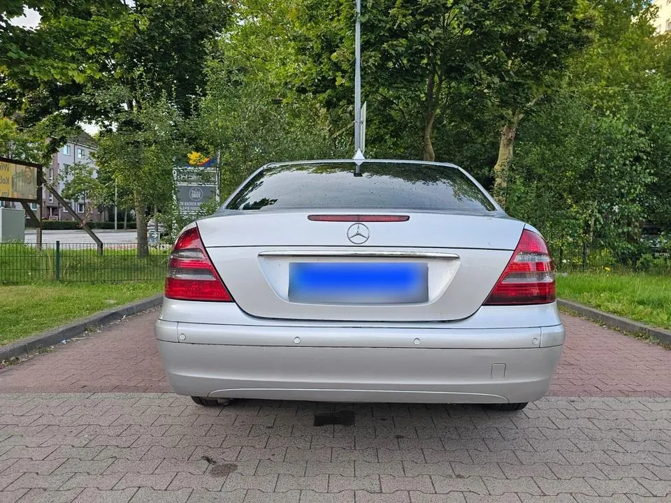 Mercedes-Benz E 240