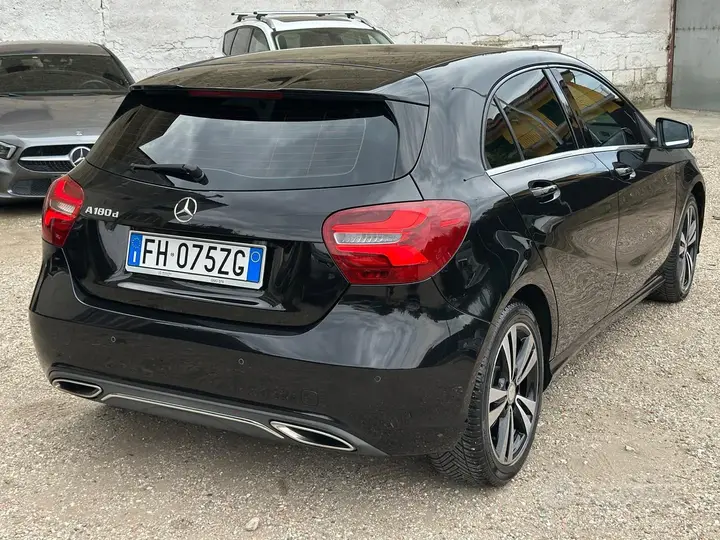 Mercedes-Benz A 2017 photo 2
