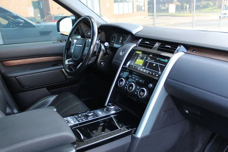 Land Rover Discovery 2018 photo 3