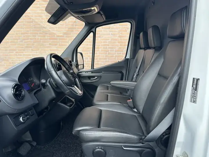 Mercedes-Benz Sprinter 2022 photo 2