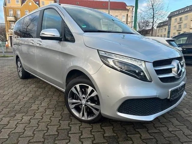 Mercedes-Benz V 250