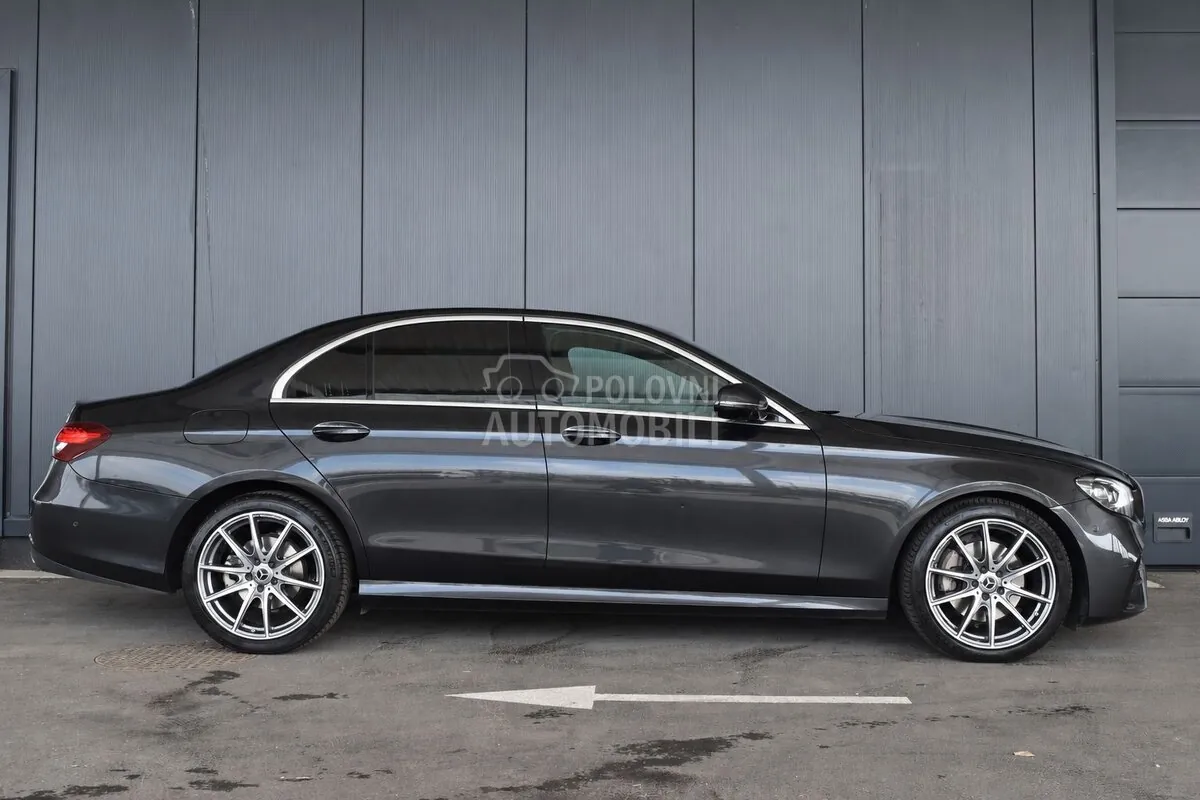 Mercedes-Benz E 220 2023 photo 3