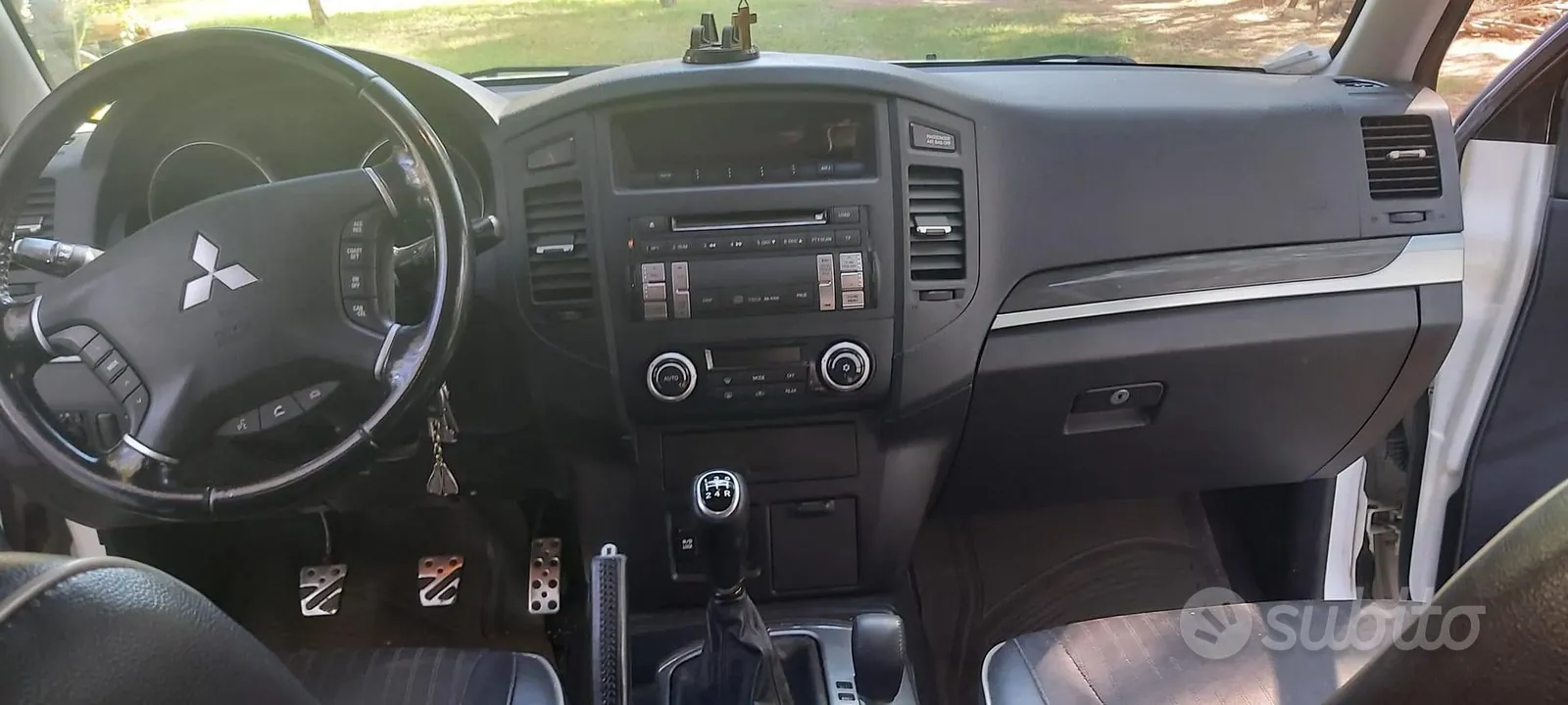 Hino Pajero Sport 2010 photo 3