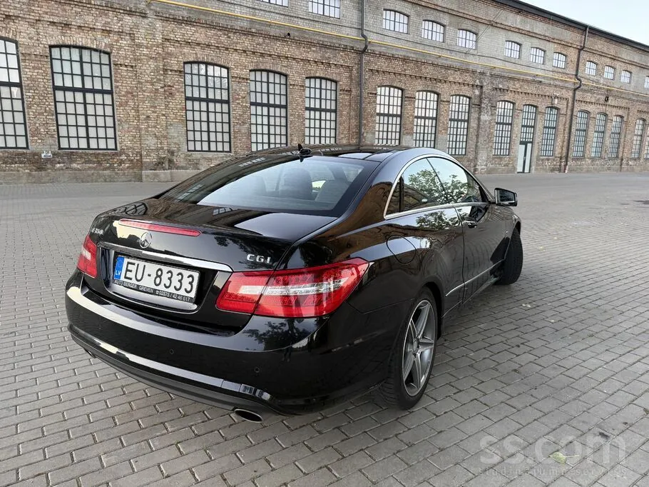 Mercedes-Benz E350 Coupé 2010 photo 5