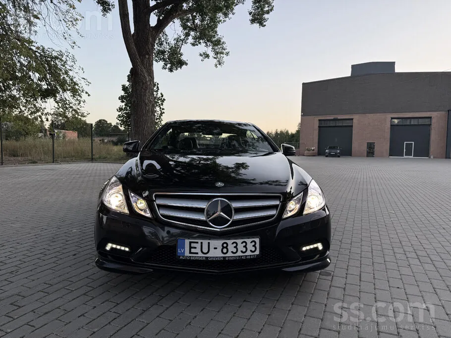 Mercedes-Benz E350 Coupé 2010 photo 3