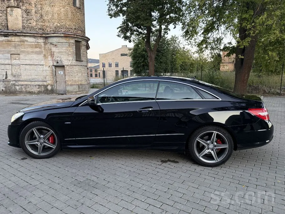 Mercedes-Benz E350 Coupé 2010 photo 4