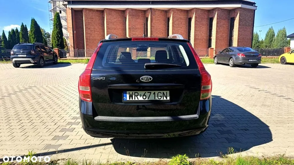 Kia Ceed 2010 photo 3
