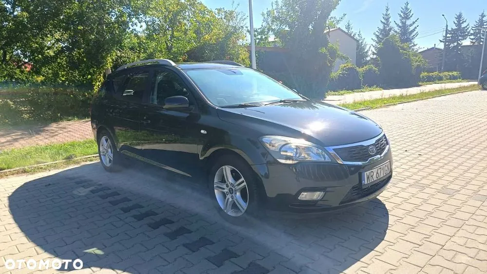 Kia Ceed 2010 photo 2
