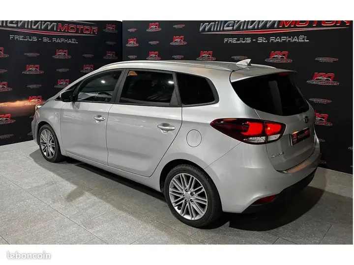 Kia Carens 2018 photo 3