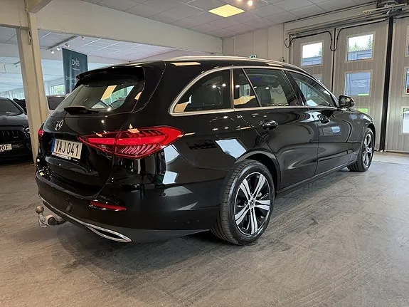 Mercedes-Benz C300 2023 photo 4