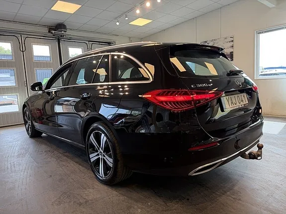 Mercedes-Benz C300 2023 photo 3
