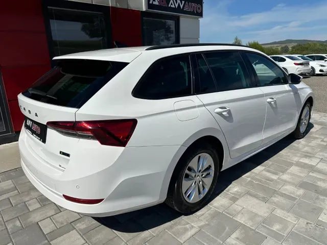 Skoda Octavia Combi 2022 photo 4