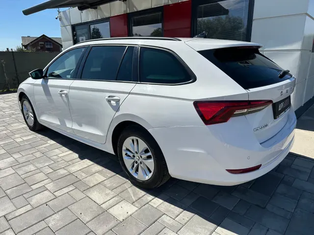 Skoda Octavia Combi 2022 photo 3