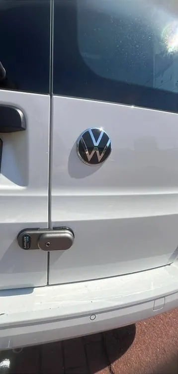 Volkswagen Caddy Maxi 2023 photo 2