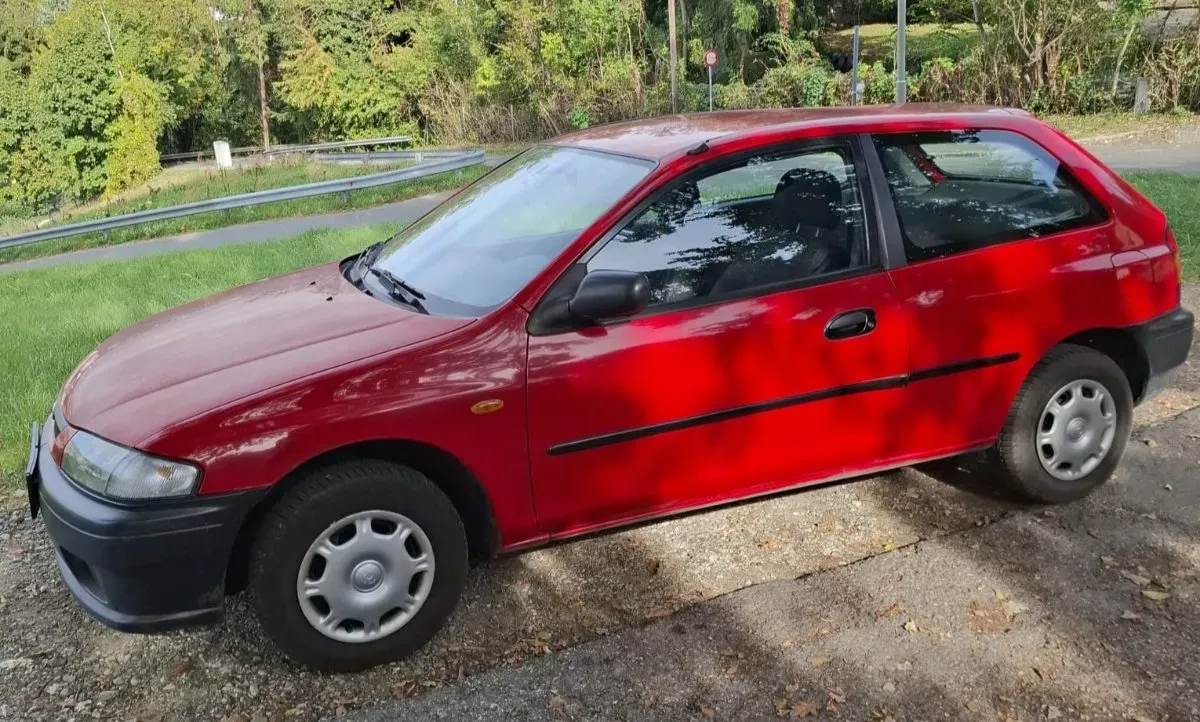 Mazda 323