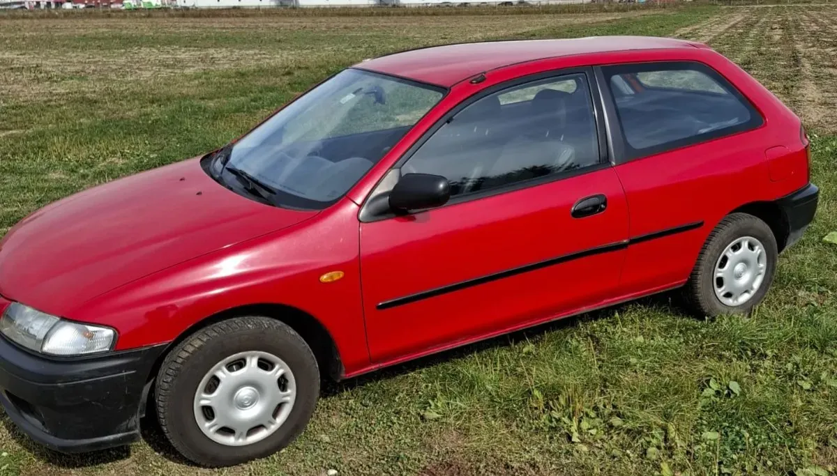 Mazda 323 1997 photo 2