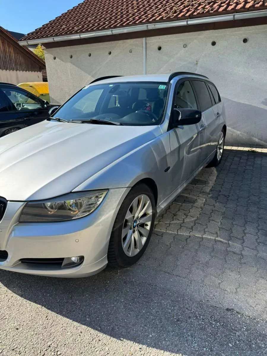 BMW 3 Series 2010 photo 3