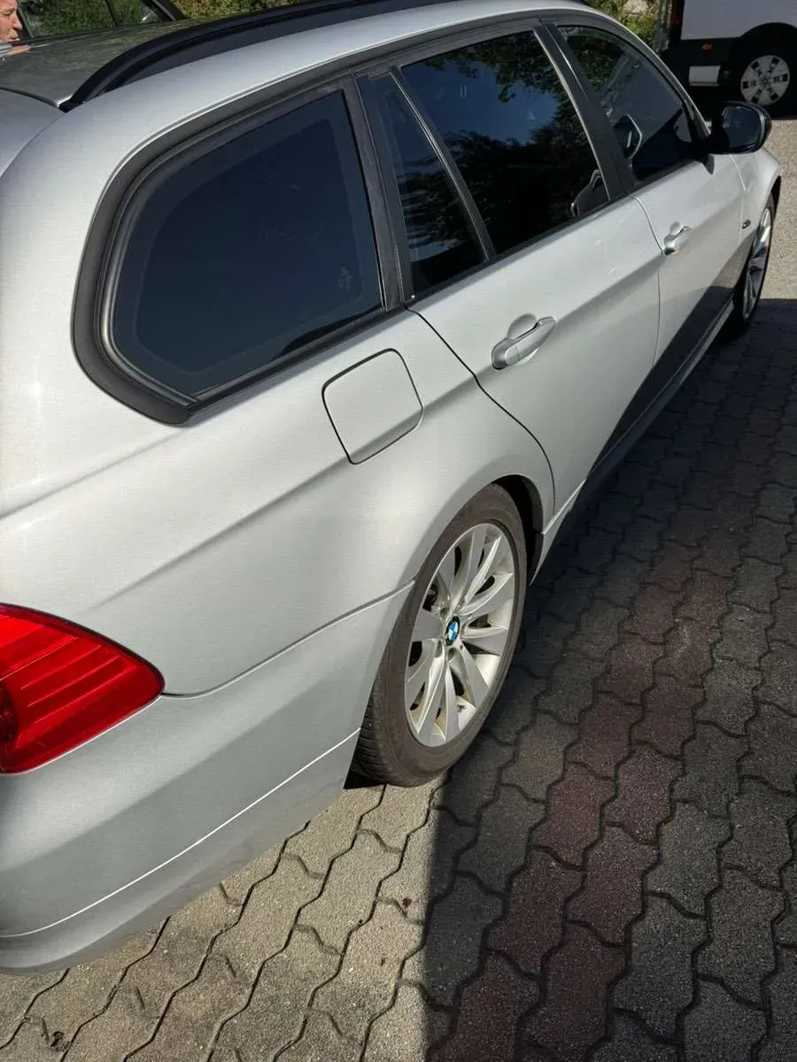 BMW 3 Series 2010 photo 2