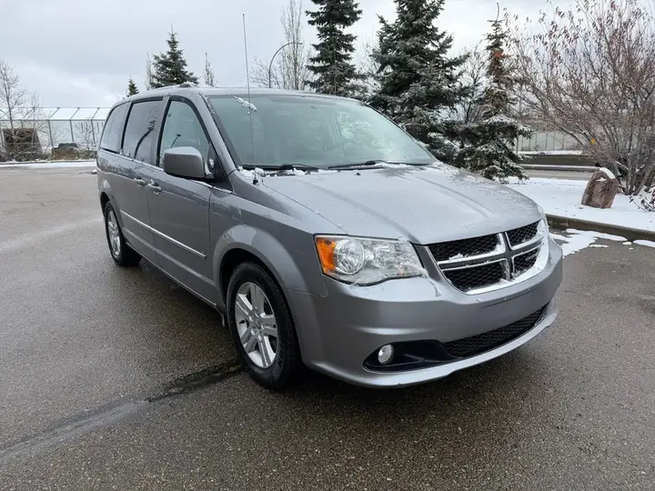 Dodge Grand Caravan 2015 photo 2