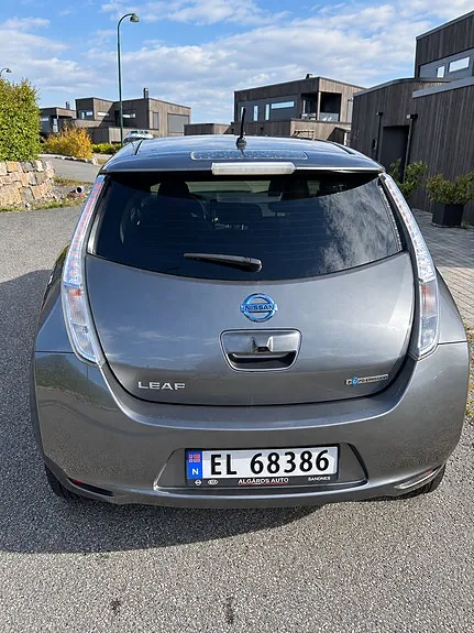 Nissan Leaf 2015 photo 2