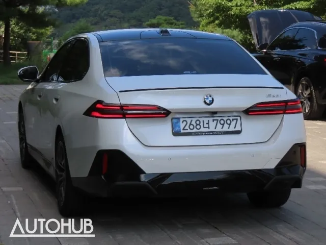 BMW 5 Series 2025 photo 4