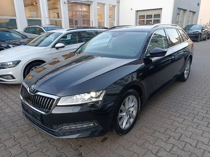 Skoda Superb 2023 photo 2