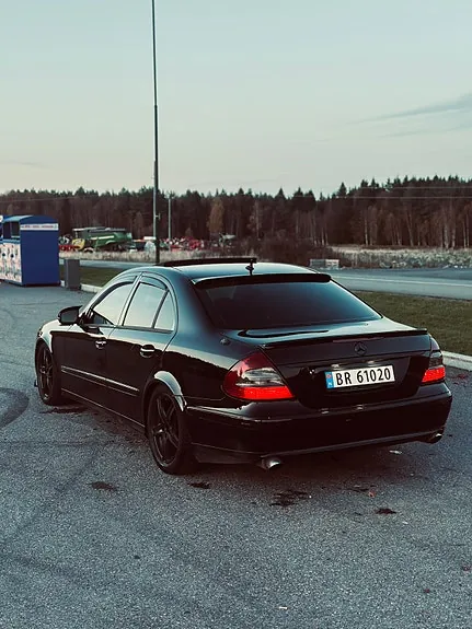 Mercedes-Benz E320 2006 photo 2