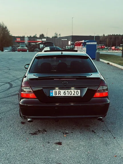 Mercedes-Benz E320