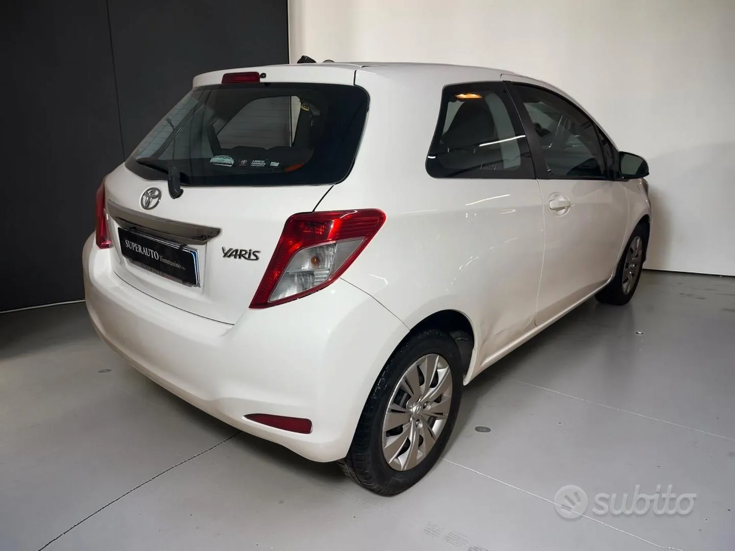 Toyota Yaris 2012 photo 4