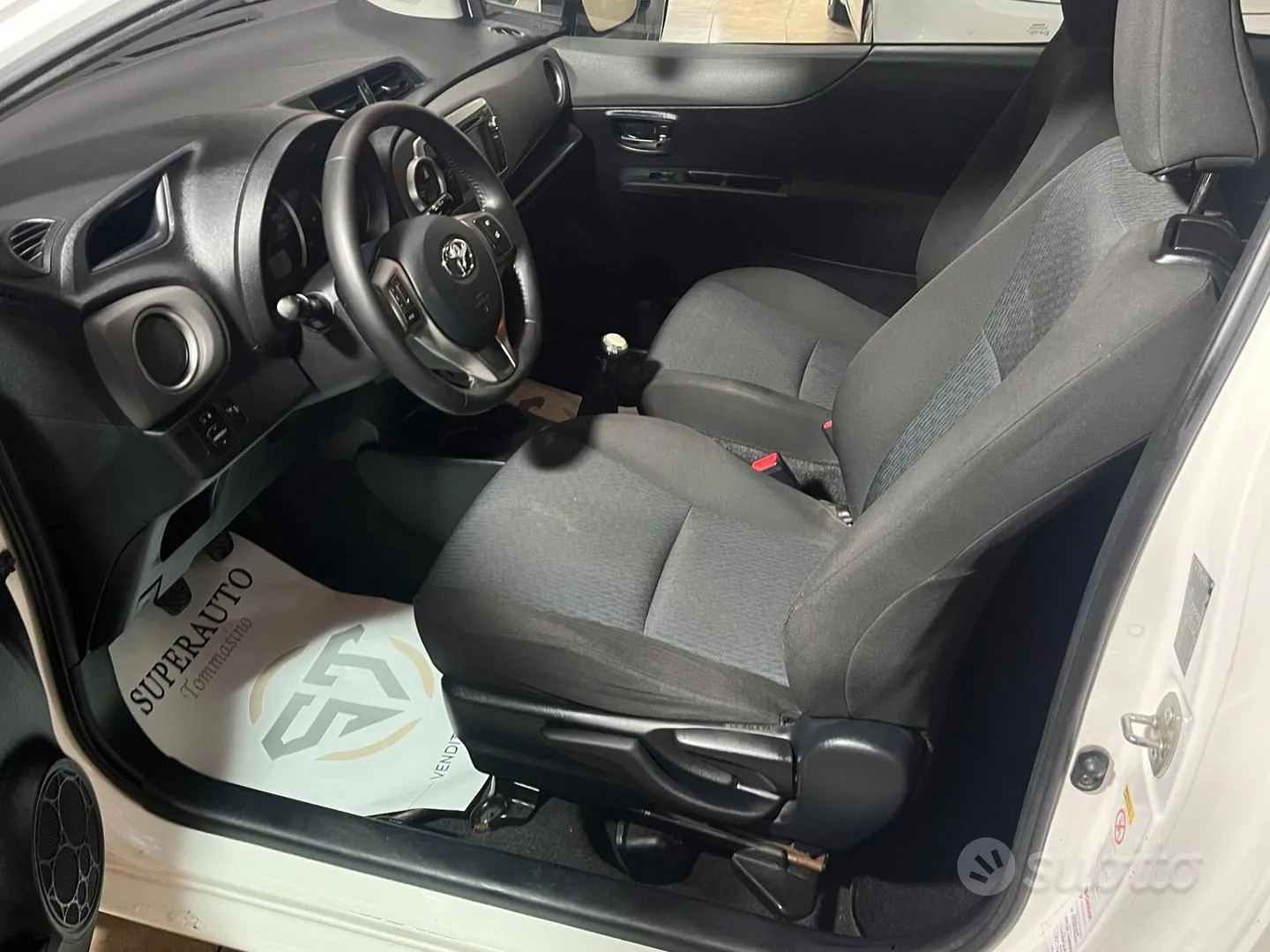 Toyota Yaris 2012 photo 5