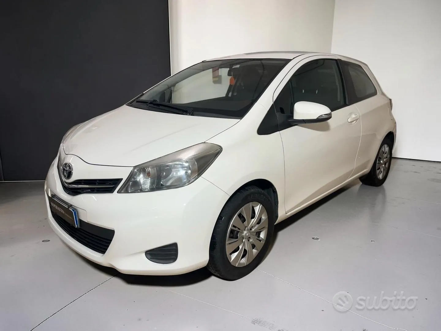 Toyota Yaris 2012 photo 2