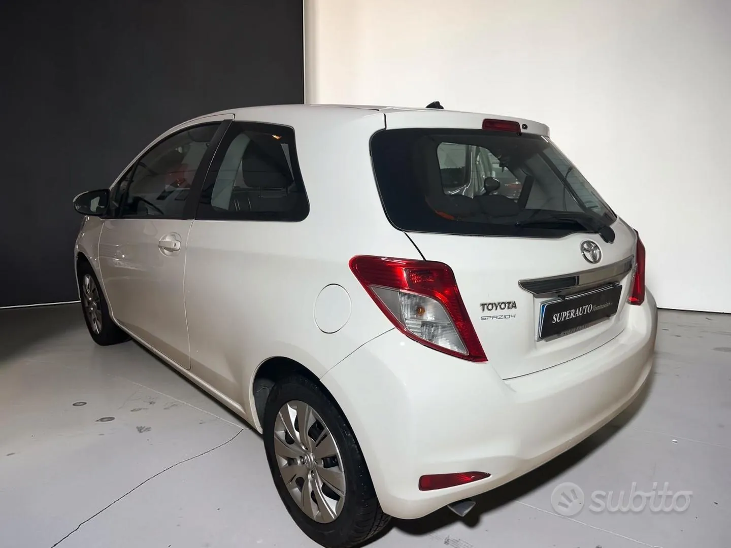 Toyota Yaris 2012 photo 3
