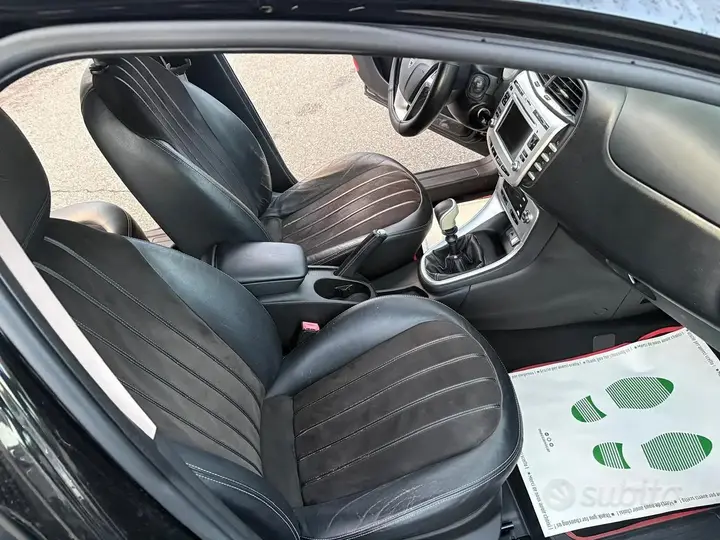 Lancia Ypsilon 2011 photo 4