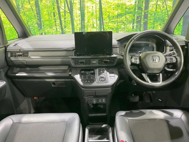 Honda Stepwgn 2024 photo 2