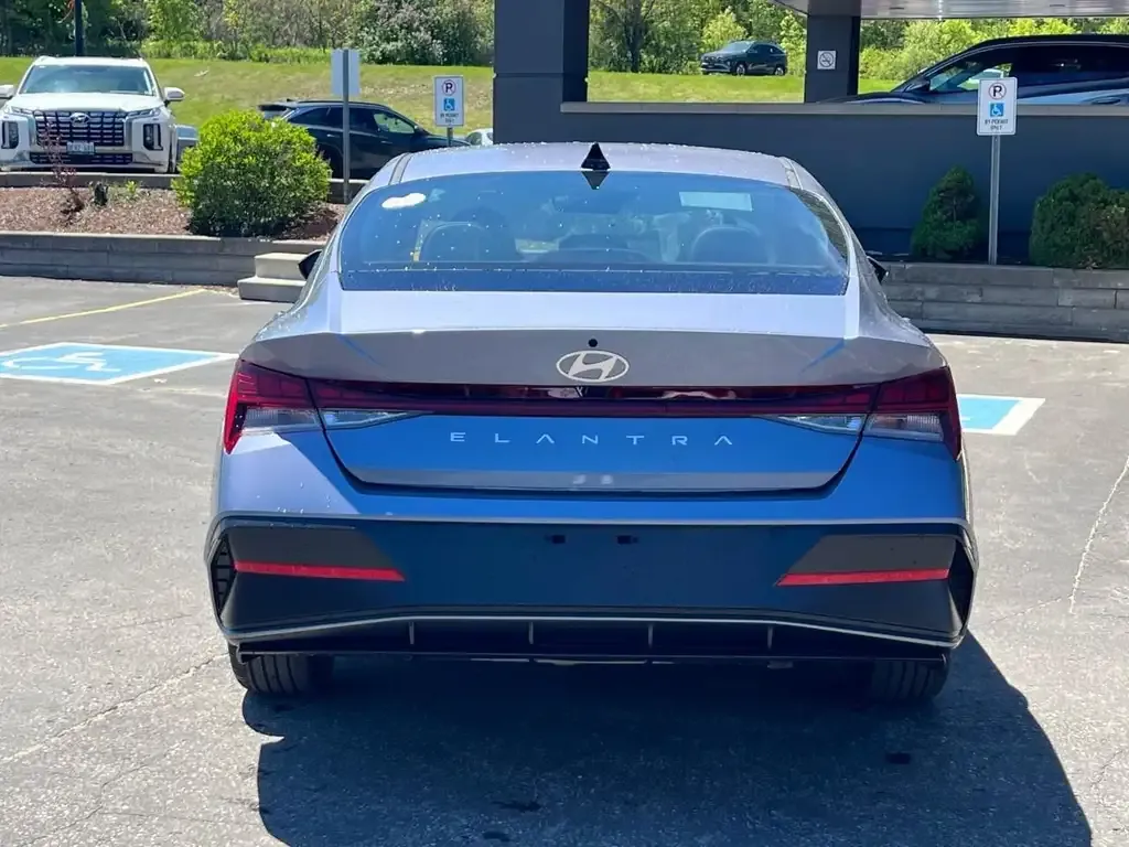 Hyundai Elantra 2026 photo 5