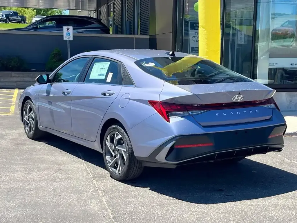 Hyundai Elantra 2026 photo 4