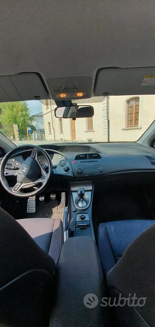 Honda Civic 2010 photo 2