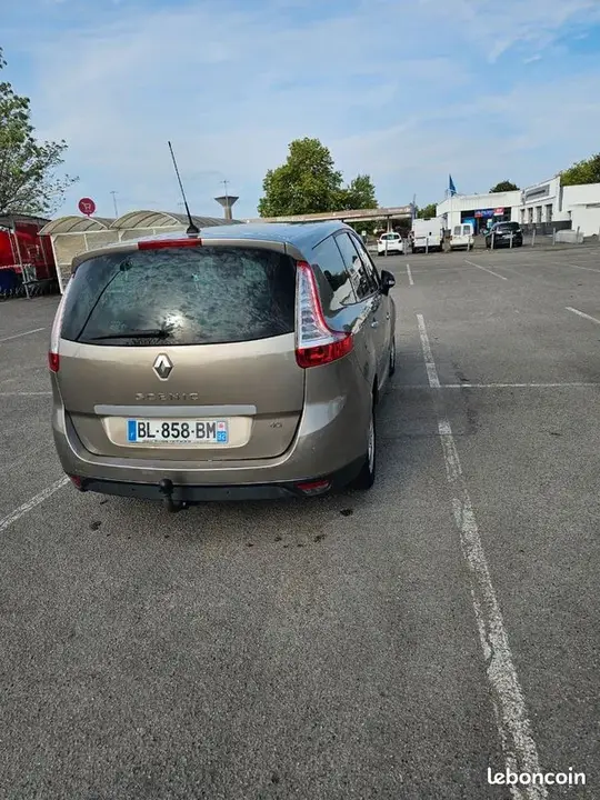 Renault Megane 2011 photo 2
